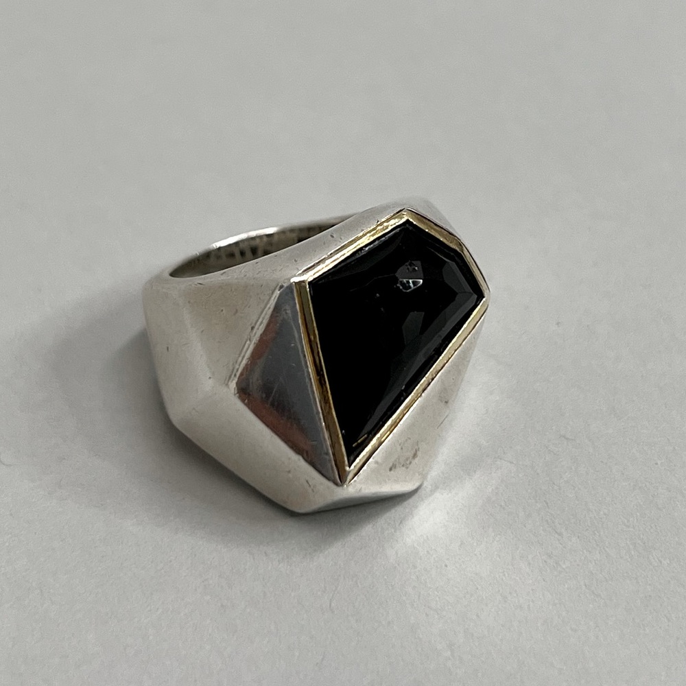 silver pyramid ring with black stone size 6